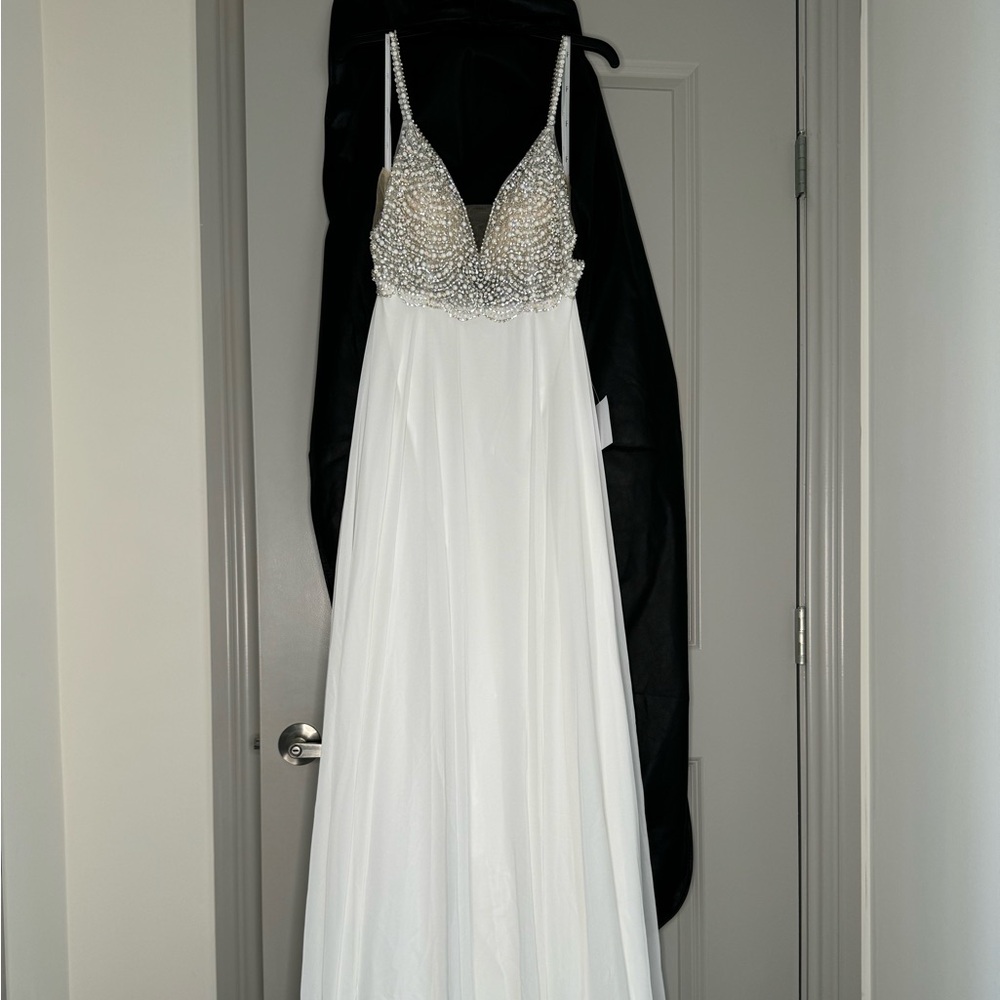 Lulu’s beaded/pearl Wedding Dress (Size Large)